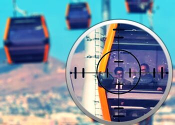 Téléphérique à Antananarivo, stade des Barea NON HOMOLOGUE, aménagement de la plage dite "Miami" à Toamasina, spectacle à grande échelle, feu d’artifice en série, voyages présidentiels dans les provinces sous couvert de "Conseils des ministres délocalisés", flottes de véhicules de luxe flambant neufs, etc. Des milliards d’ariary mobilisés pour des projets de werawera, provocateurs, dans un contexte socio-économique aussi fragile