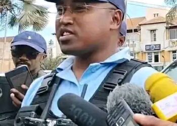 Mba hainao kosa angamba mamaky teny gasy Colonel a !