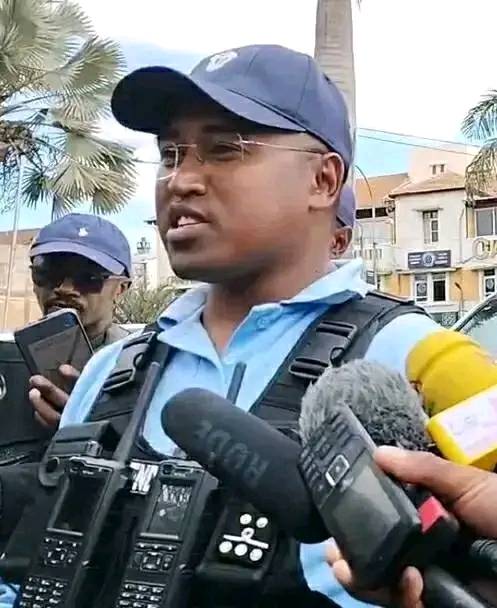 Mba hainao kosa angamba mamaky teny gasy Colonel a !