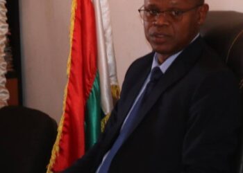Le retour d’Eric Michel Wouli Soumah Idrissa n’annonce donc pas une nouvelle ère de sécurité publique, mais bien un retour en arrière. C’est le recyclage d’un système qui, faute de renouvellement réel, s’entête à reproduire les mêmes erreurs.