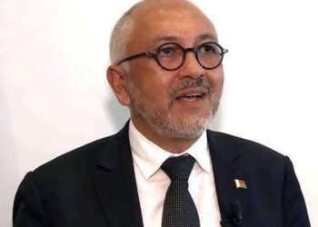 Un innocent ne se cache pas. Un homme ne laisse pas sa femme affronter seule ce que lui-même a provoqué