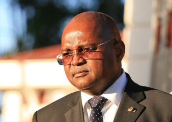 L'histoire de Jean Ravelonarivo illustre les dangers auxquels s'exposent ceux qui osent défier les réseaux de corruption enracinés au sommet de l'État. Elle rappelle que la lutte pour la transparence et la bonne gouvernance peut avoir un coût personnel considérable