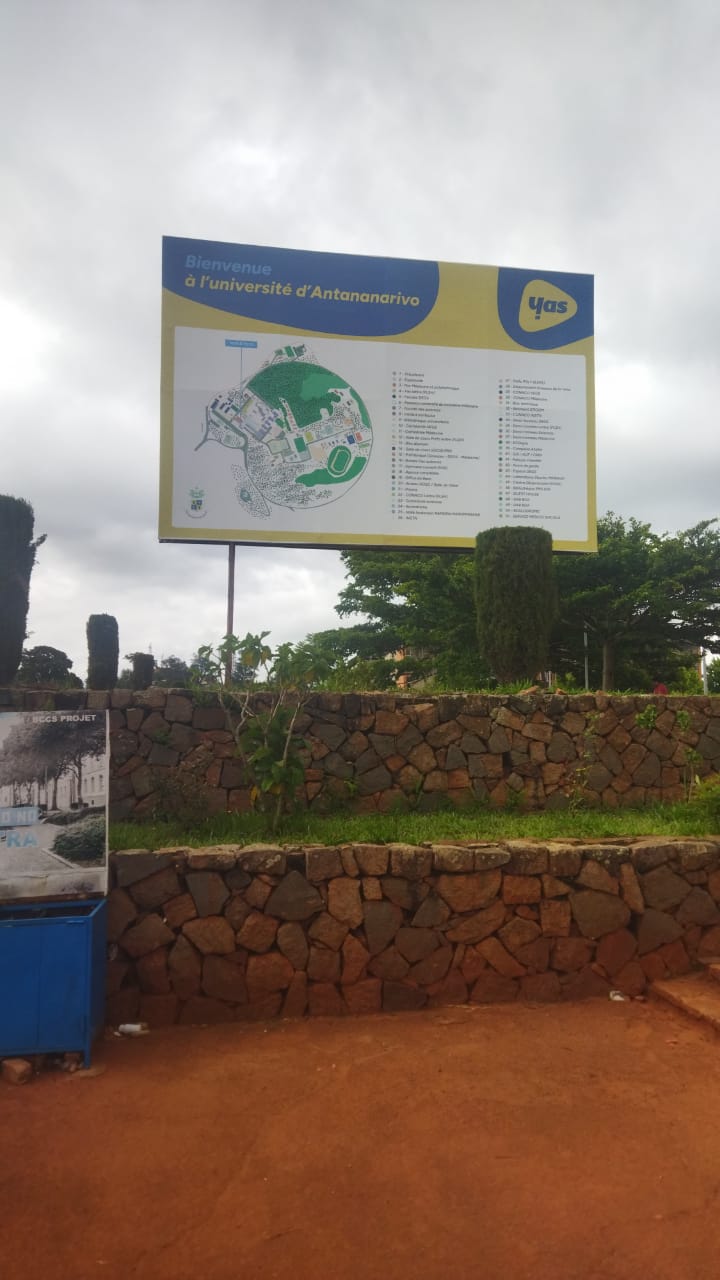 Quand les logos gouvernent l’université … YAS ? NEINNNNNNN !