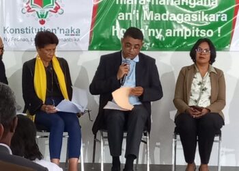 Konstitution’Naka : le numérique face au silence citoyen, L’éducation civique comme bombe à retardement politique !