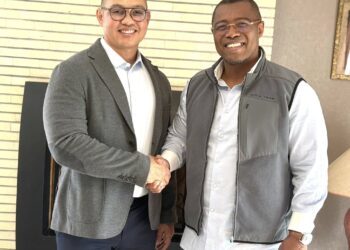 Ce n’est pas de la réconciliation, c’est du recyclage pur et simple. Ce n’est pas rassembler la nation, c’est piétiner la volonté populaire. S’il peut être noble de tendre la main, il est criminel de blanchir les crimes. Oublier leurs actes, les absoudre sans procès, sans transparence, sans réparation, c’est devenir complice. C’est valider l’impunité que nous avons dénoncée. C’est enterrer la refondation avant même qu’elle n’ait vu le jour