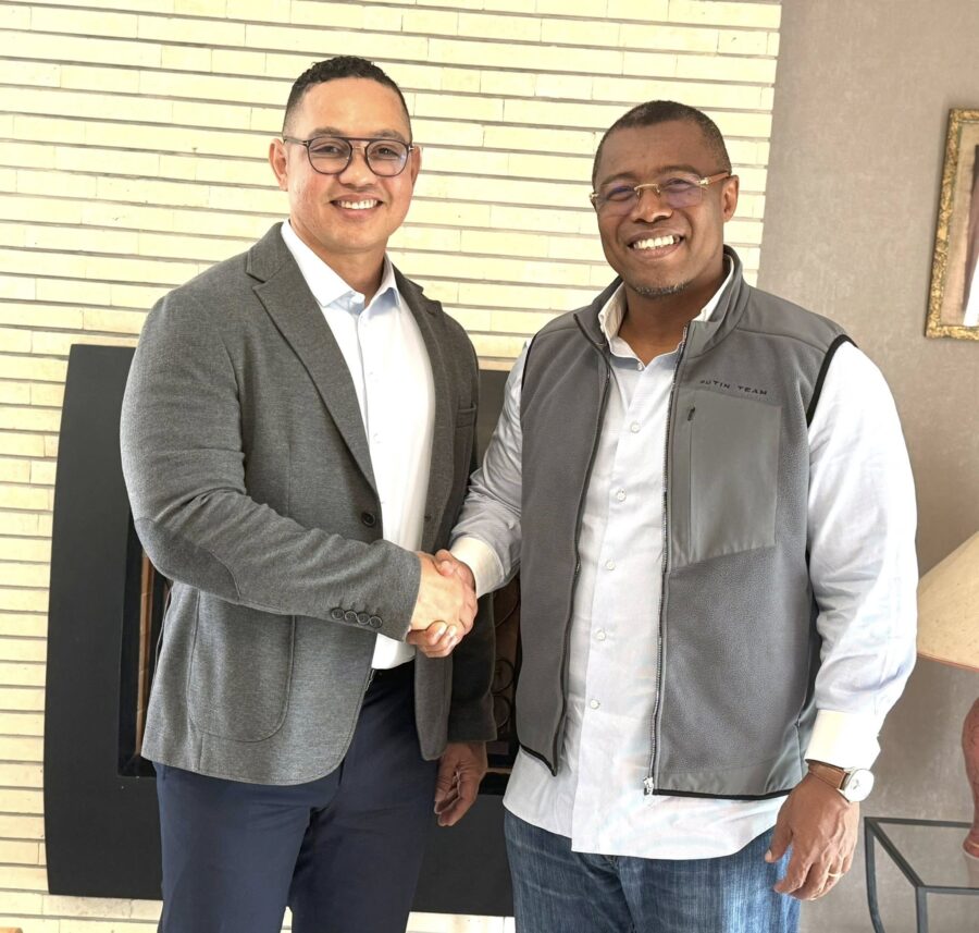 Ce n’est pas de la réconciliation, c’est du recyclage pur et simple. Ce n’est pas rassembler la nation, c’est piétiner la volonté populaire. S’il peut être noble de tendre la main, il est criminel de blanchir les crimes. Oublier leurs actes, les absoudre sans procès, sans transparence, sans réparation, c’est devenir complice. C’est valider l’impunité que nous avons dénoncée. C’est enterrer la refondation avant même qu’elle n’ait vu le jour