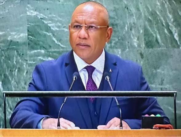 Dans un contexte encore marqué par les turbulences politiques malgaches et l’exil de plusieurs figures du pouvoir, la requête de Christian Ntsay pourrait ainsi devenir un nouveau chapitre des relations complexes entre Paris et Antananarivo.