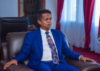 L'incohérence la plus frappante réside dans le discours officiel. Alors que les indicateurs internationaux passent au vert, le Ministère de l’Énergie persiste et signe : une hausse des prix à la pompe serait « inévitable » pour le mois de mai