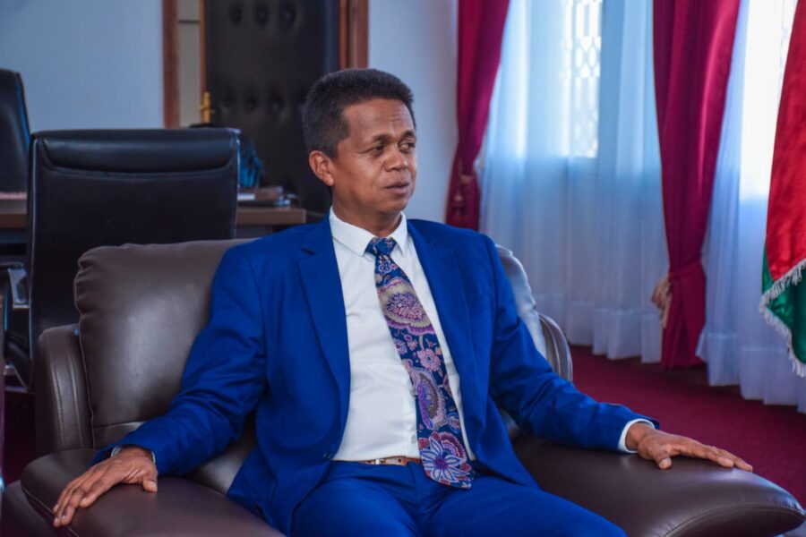 L'incohérence la plus frappante réside dans le discours officiel. Alors que les indicateurs internationaux passent au vert, le Ministère de l’Énergie persiste et signe : une hausse des prix à la pompe serait « inévitable » pour le mois de mai