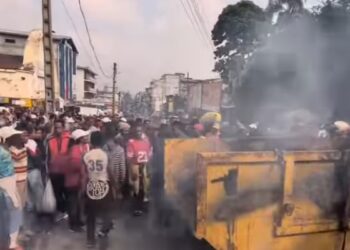 L'assainissement de Madagascar ne sera jamais une réalité tant que le pouvoir aura peur de la rue. Sans discipline de fer, sans une lutte acharnée contre la corruption des agents de terrain, Antananarivo restera cette foire à ciel ouvert où le « sauvage » gagne toujours, et où le citoyen honnête est le seul à payer le prix fort