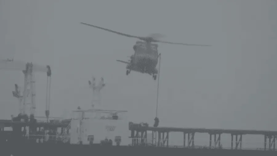 La Marine nationale a arraisonné le "Tagor", un pétrolier sous sanctions internationales en provenance de Russie, le 31 mai 2026, dans l'océan Atlantique. · ©MARINE NATIONALE / EMMANUEL MACRON / X