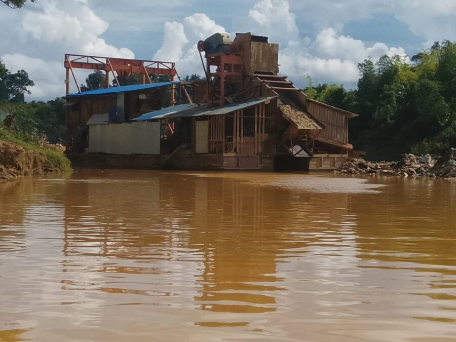 Transporter ces engins, acheminer les matériaux de construction et faire tourner un tel site nécessite des semaines, voire des mois de logistique. Prétendre que cette usine a été bâtie « en secret » relève de la pure fiction.