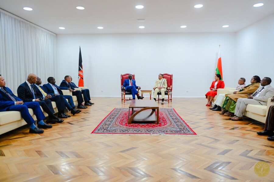 La Refondation ne cherche pas le gain politique à court terme ; elle structure l'avenir. Les réformes courageuses menées dans l'assainissement intérieur, la libéralisation des filières et la diversification des partenariats internationaux commencent à dessiner un Madagascar nouveau.