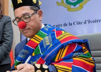 Aza mifandrebireby lesy a ! Ialahy zatra managadra olona amin’ny tsy ara-drariny, fa ialahy izao enjehin’ny fitsaràna ara-drariny.