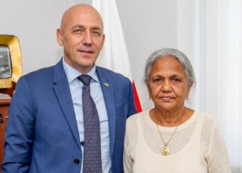 Non contente d'envoyer un homme innocent derrière les barreaux, Brigitte Razaka a falsifié les documents fonciers de Lola Rasoamaharo pour le dépouiller de ses terrains et de ses appartements de luxe