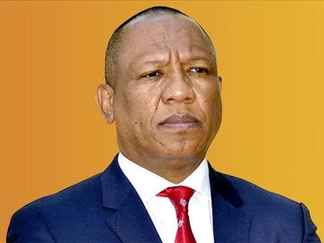 Cette affaire MADA EQUIP / Sahondrarimalala n'est malheureusement pas un cas isolé. Elle illustre un système rodé de distribution de marchés publics sous le régime d'Andry Rajoelina, caractérisé par une concentration massive des commandes de l'État auprès d'un réseau restreint de privilégiés